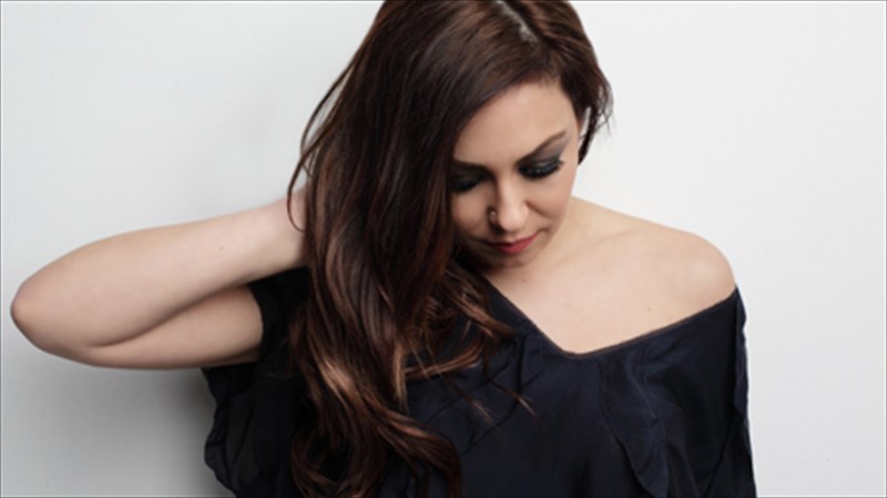 i-melina-aslanidou-xoris-dieuthunsi-sto-ruthmo-stage