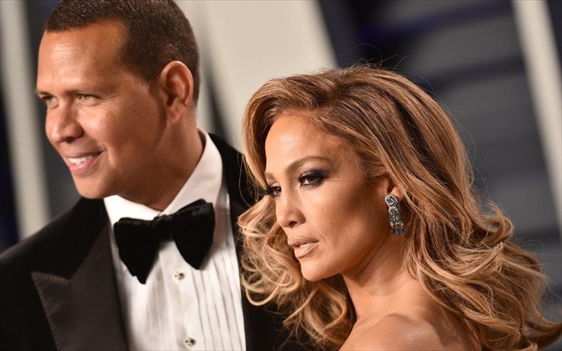 den-biazontai-na-pantreutoun-oi-Jennifer-lopez-kai-alex-rodriguez