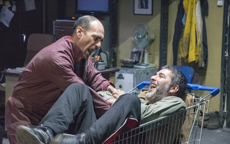 anthropoi-kai-pontikia-ksana-apo-oktobrio