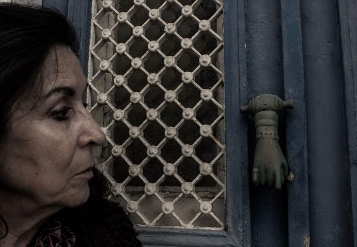 o-manos-karatzogiannis-anebazei-mano-eleutheriou