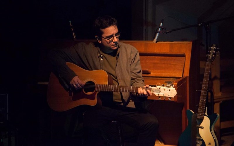 basilis-tzabaras-thelo-na-bro-mia-isorropia-metaksu-thorubou-kai-melodias