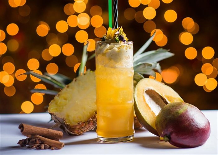 sto-blends-etoimazontai-nea-drosera-kokteil-kai-tiki-nights