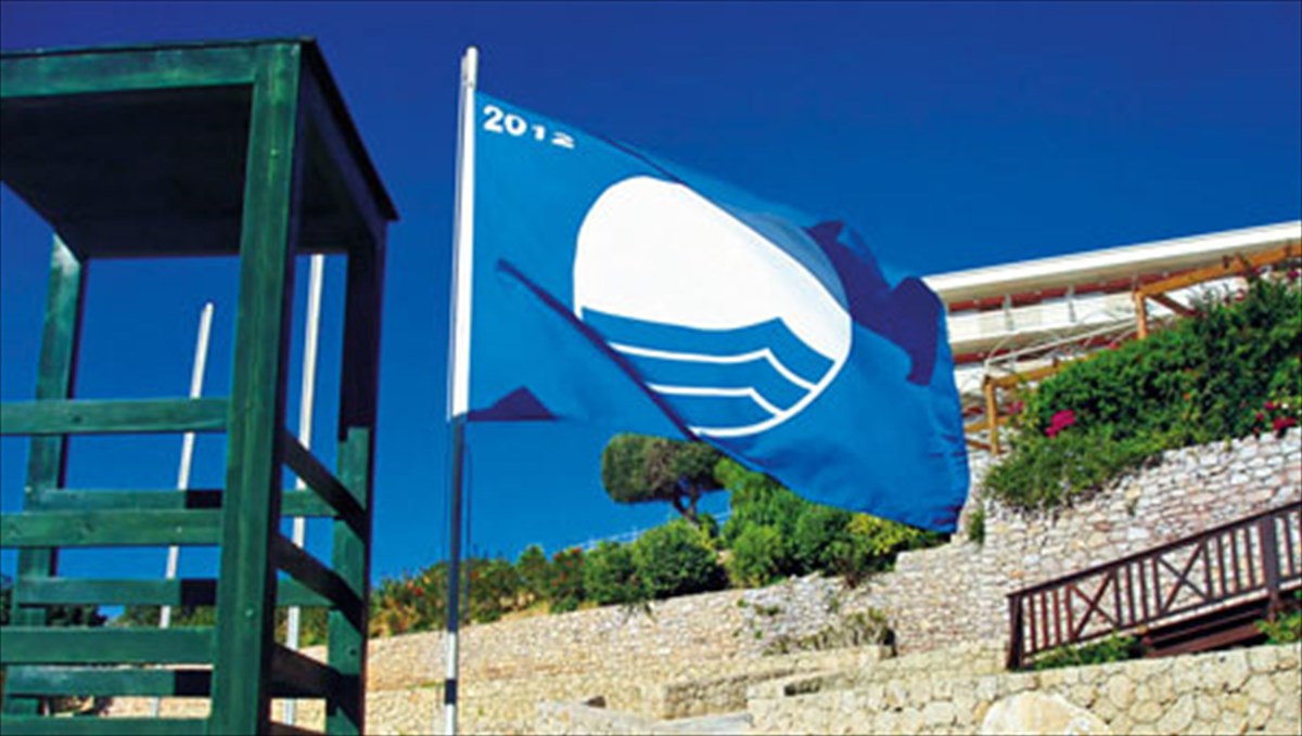 galazies-simaies-2013-oi-brabeumenes-ellinikes-aktes-kai-marines