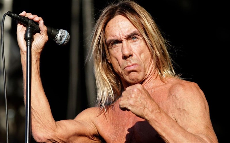 suntoma-erxetai-to-saturiko-ntokimanter-tou-iggy-pop-me-thema-to-tipota