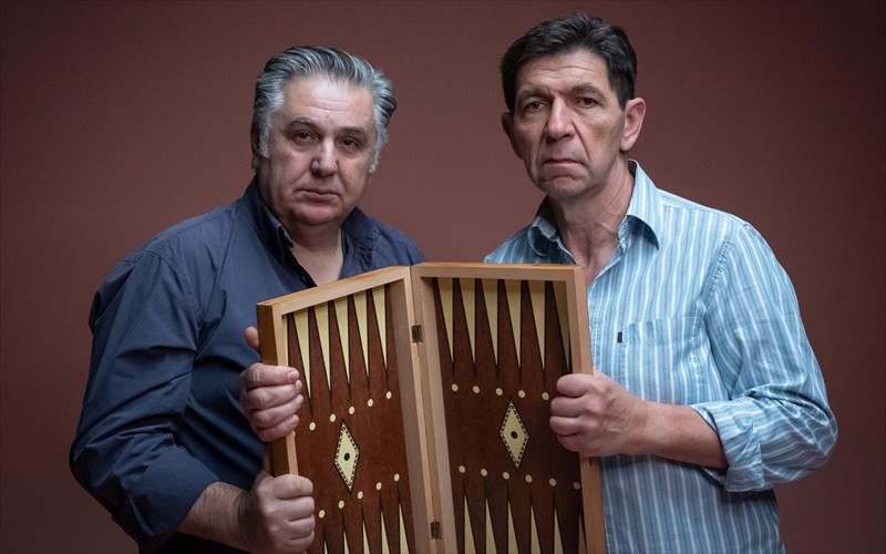 mixailidis-kai-skiadaresis-paizoun-tabli