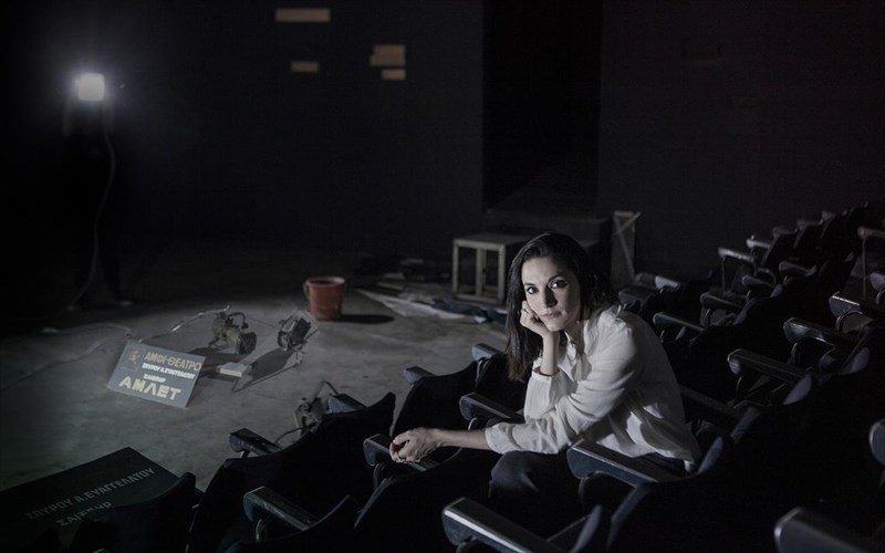 amlet-apo-tin-katerina-euaggelatou-tou-xronou-sto-amfi-theatro