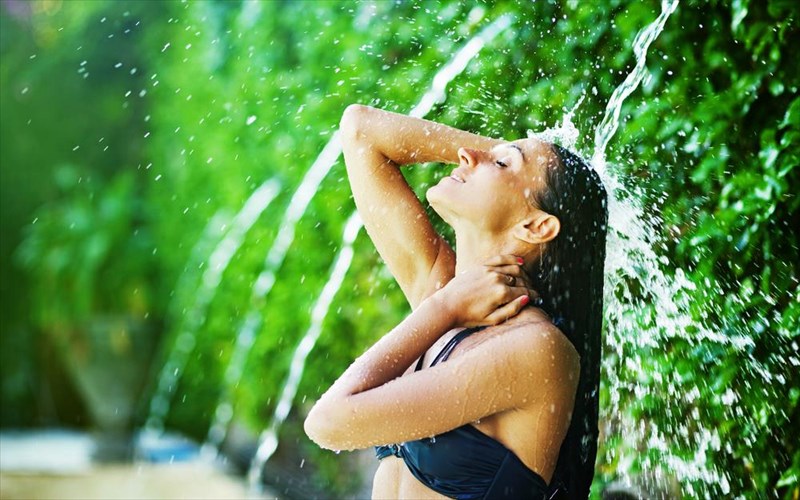 poso-suxna-prepei-na-louzeste-to-kalokairi