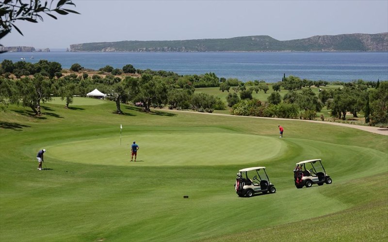 to-5o-greek-maritime-golf-event-stin-costa-navarino-stefthike-me-epituxia