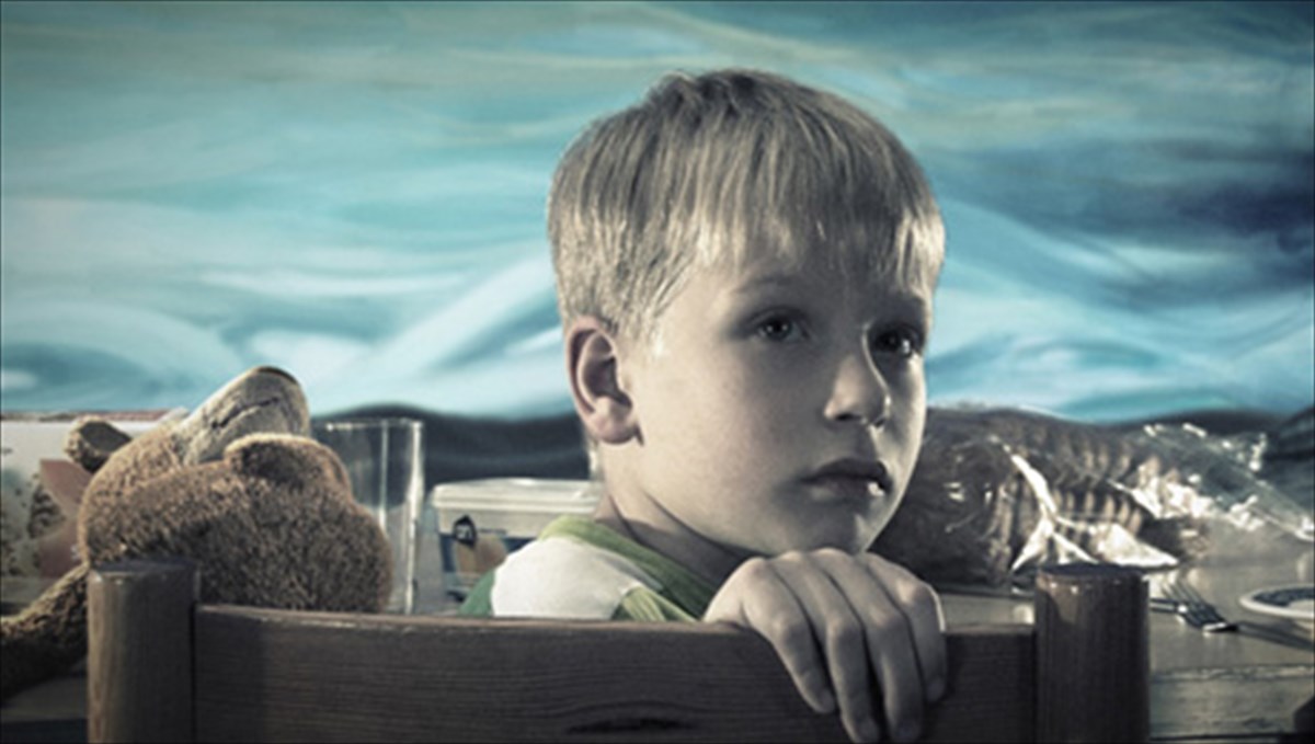 spoudaioi-mikromikades-apo-olo-ton-kosmo-stin-tainiothiki-tis-ellados