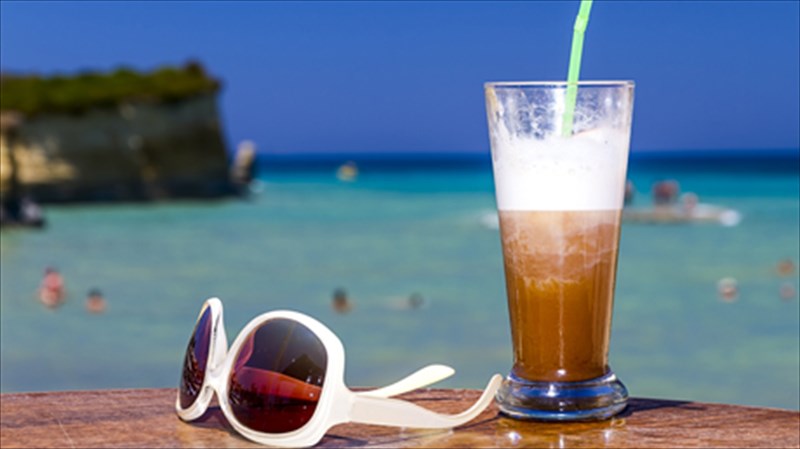espresso-freddo-vs-frape-oi-kaluteroi-kalokairinoi-kafedes