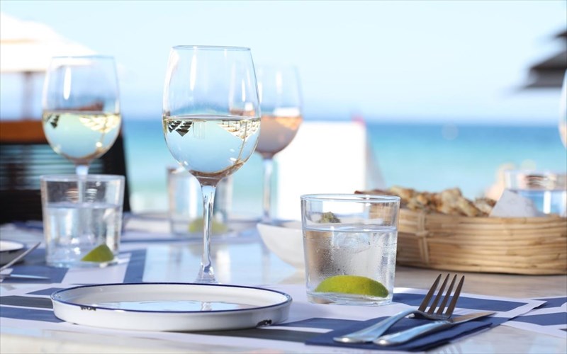 to-40forty-sti-bouliagmeni-epibebaionei-oti-uparxei-paradeisos-epi-gis