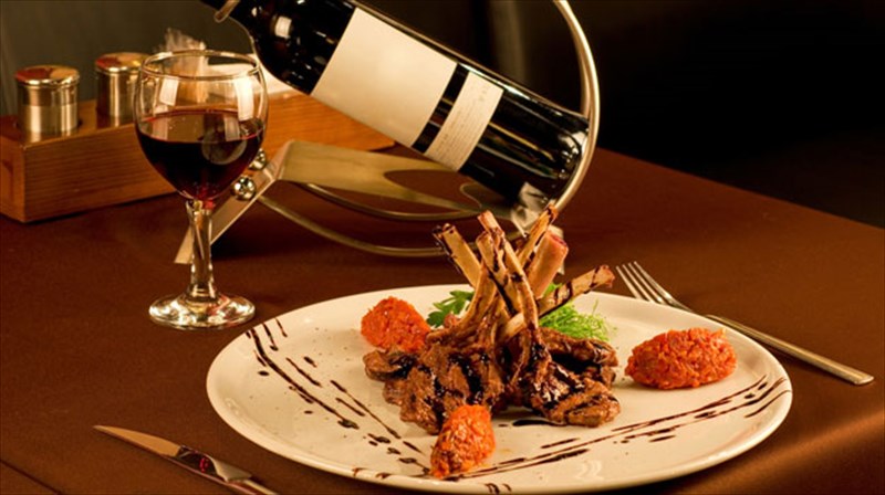 mia-oino-gastronomiki-empeiria-sto-ksenodoxeio-arion