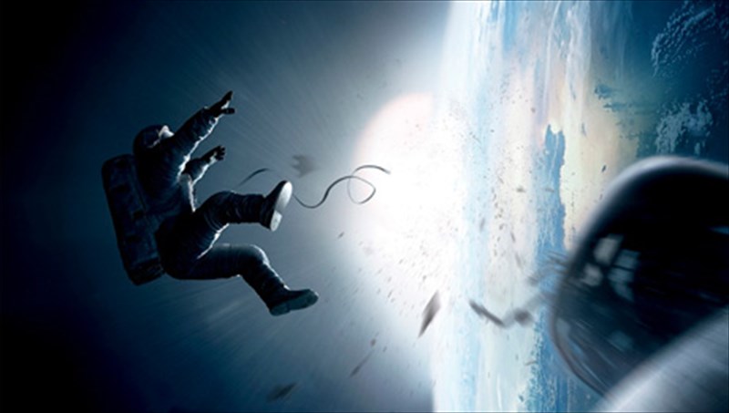 tzortz-klounei-kai-santra-mpoulok-skines-apo-to-taksidi-tous-sto-diastima