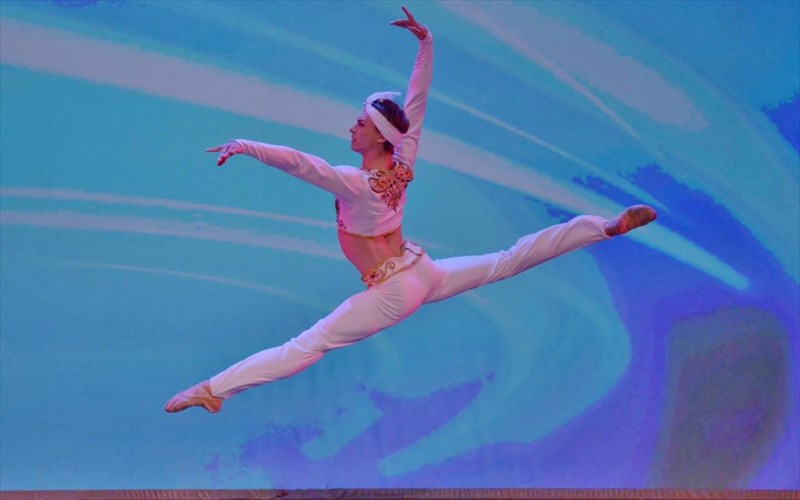 diethnes-gala-klassikou-mpaletou-kai-sugxronou-xorou-ston-elliniko-kosmo-sugxronou-xorou-ston-elliniko-kosmo