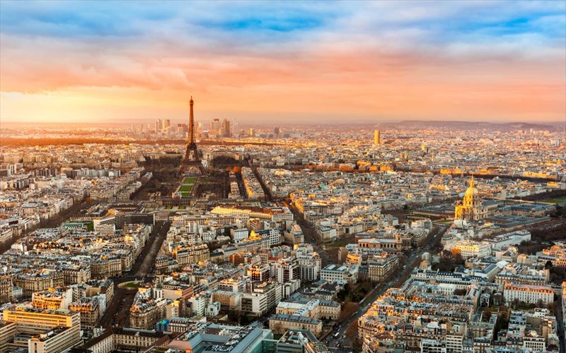 to-parisi-etoimazei-iptamena-taksi