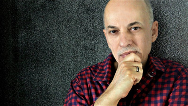 oi-pantremenes-sto-satiriko-stoxastro-tou-ari-sfakianaki