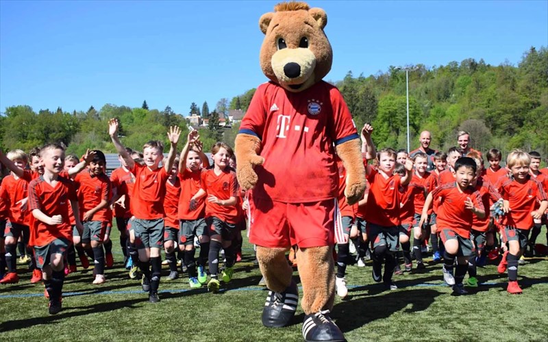 i-costa-navarino-egkainiazei-kalokairina-football-camps-se-sunergasia-me-ti-bayern-monaxou