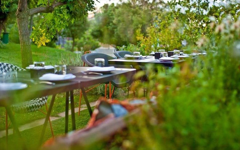 erxetai-to-trito-taste-dining-experience