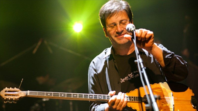 o-thpapakonstantinou-me-tin-andromeda-kai-ton-aposperiti-stin-texnopoli