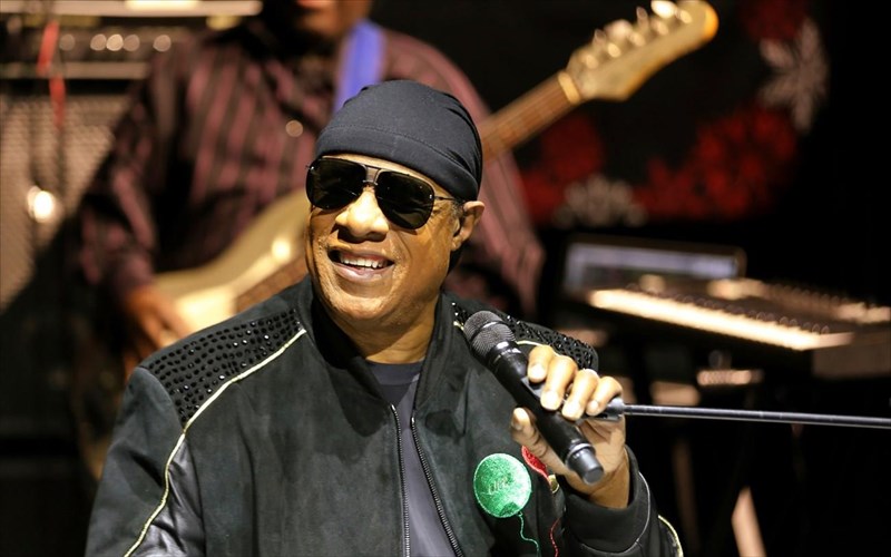 o-stevie-wonder-tha-upoblithei-se-metamosxeusi-nefrou