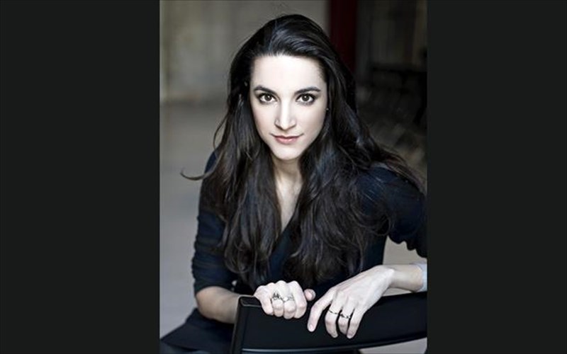 akroasi-apo-tin-katerina-euaggelatou-gia-ton-amlet