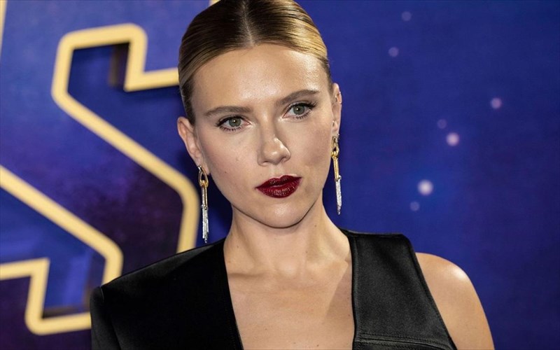 nees-eksigiseis-tis-scarlett-Johansson-gia-tin-politiki-orthotita-kai-to-kastingk