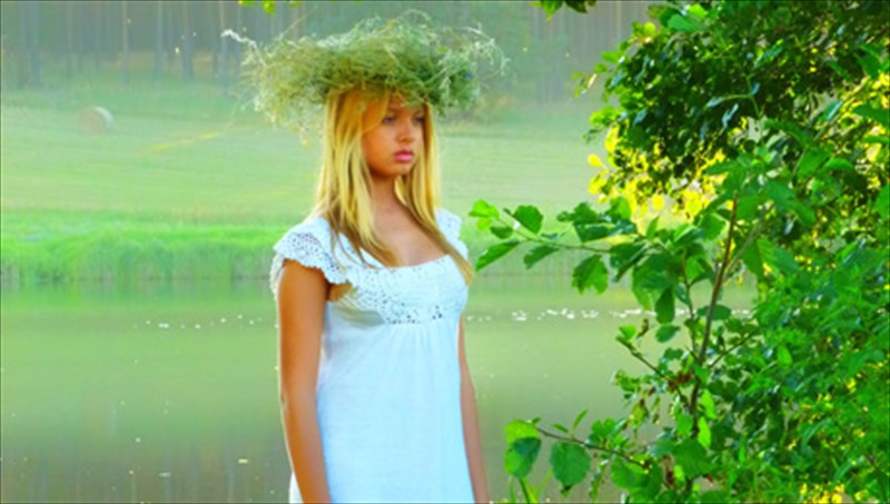 anakuklonontas-ti-mideia-lamperi-premiera-sto-badminton