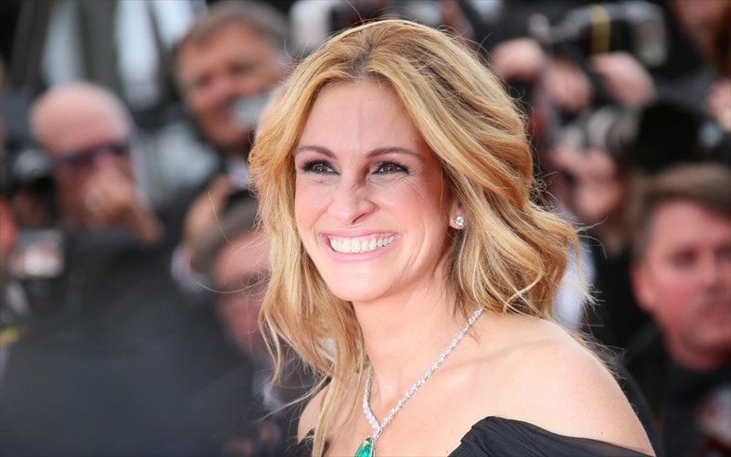 i-Julia-roberts-sxoliase-me-xioumor-to-oti-den-einai-upopsifia-gia-emmy