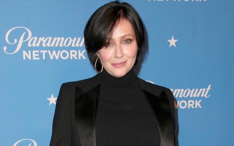 i-shannen-doherty-sto-eidiko-afieroma-tou-riverdale-ston-luke-perry