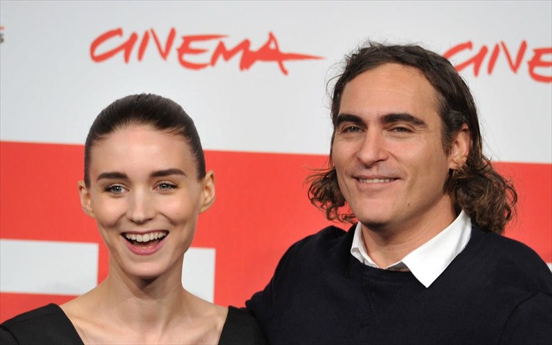 oi-Joaquin-phoenix-kai-rooney-mara-arraboniastikan