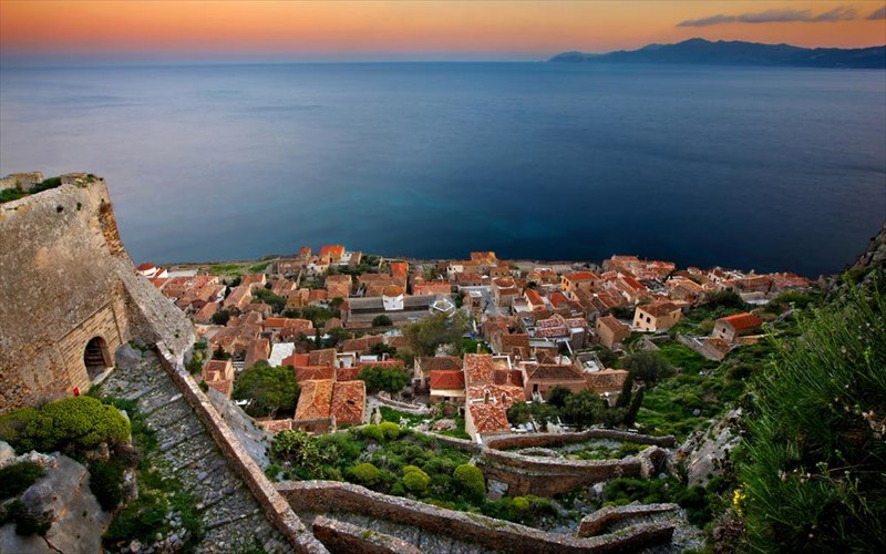 to-kastro-tis-monembasias-tha-gemisei-texni