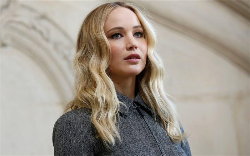 i-Jennifer-lawrence-ta-bazei-me-tin-mafia