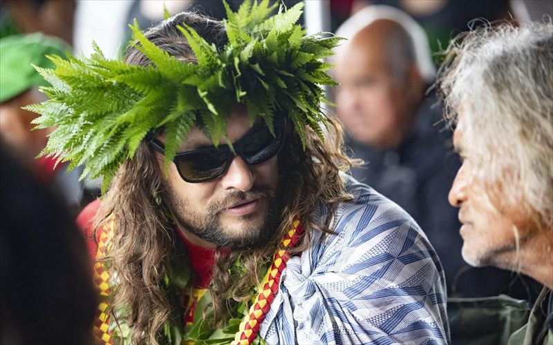 o-Jason-momoa-kata-tis-kataskeuis-neo-tileskopiou-stin-xabai