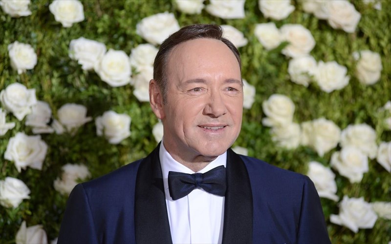 epanerxetai-o-kevin-spacey-apaggelontas-ena-poiima-stin-romi-kevin-spacey-apaggelontas-ena-poiima-stin-romi