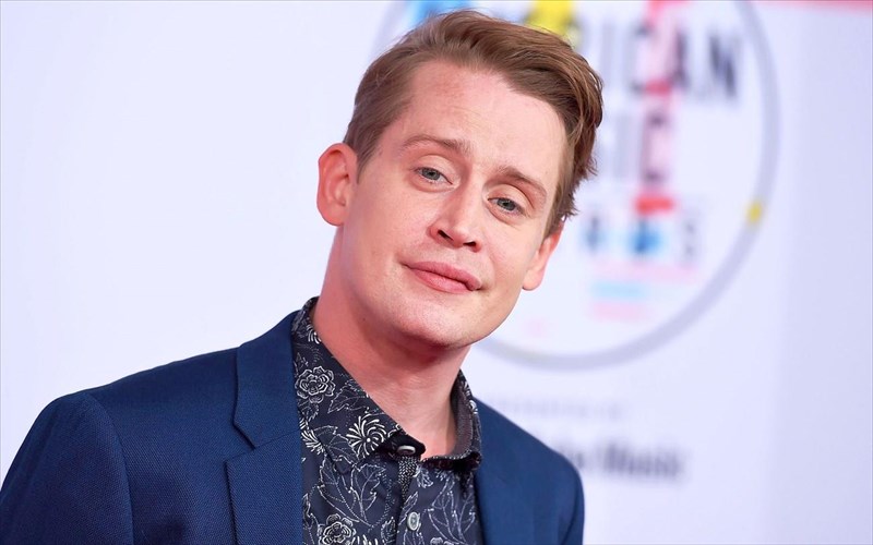 o-macaulay-culkin-apanta-sto-reboot-tou-monos-sto-spiti-me-mia-dikia-tou-protasi