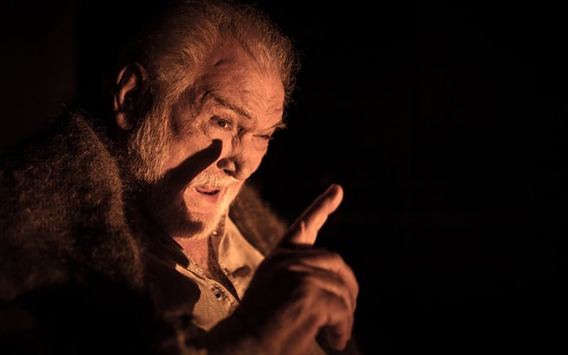 proto-trailer-gia-to-polemos-kai-eirini-sto-dimotiko-theatro-peiraia