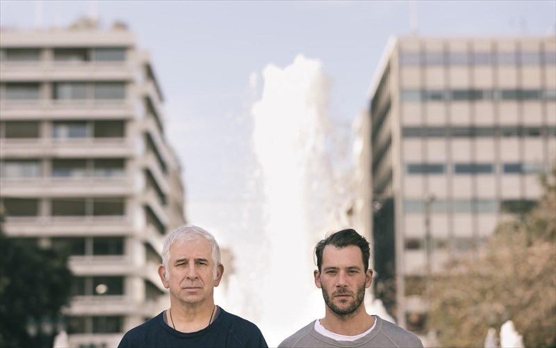 o-antinoos-almpanis-ksana-sto-finistrini-tou-petrou-filippidi