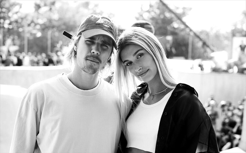 Justin-bieber-kai-hailey-baldwin-ksanapantreuontai-ton-septembrio