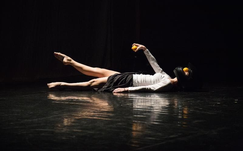 sto-theatro-alfa-idea-etoimazoun-seminaria-kai-oi-eggrafes-exoun-idi-ksekinisei