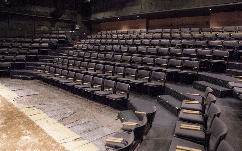 to-theatro-poreia-ksekina-ti-diki-tou-sxoli-theatrikis-grafis