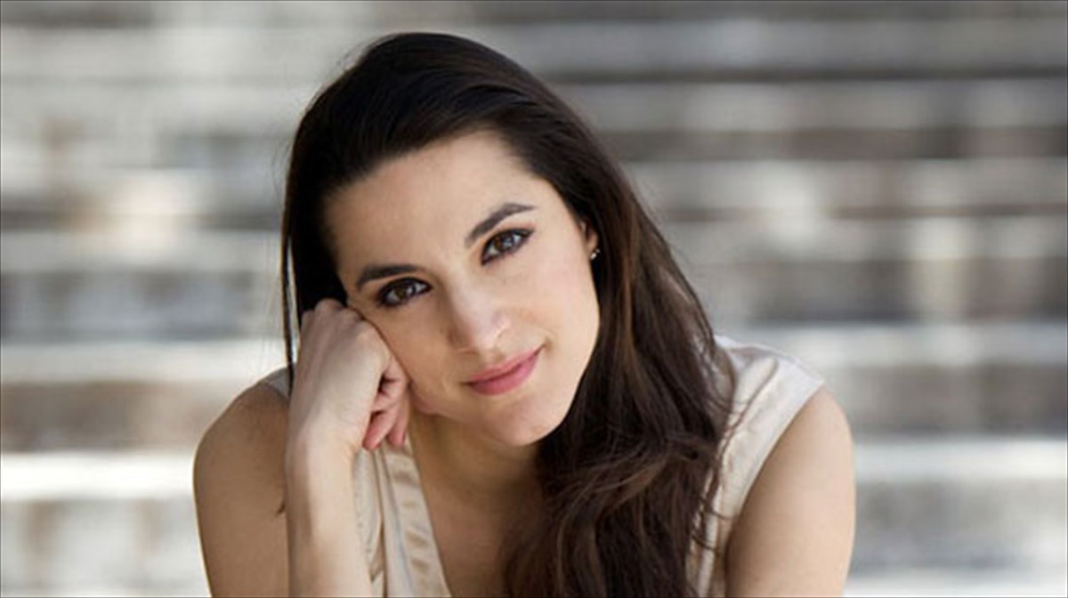 katerina-euaggelatou-na-mi-desmeuomaste-apo-tampeles