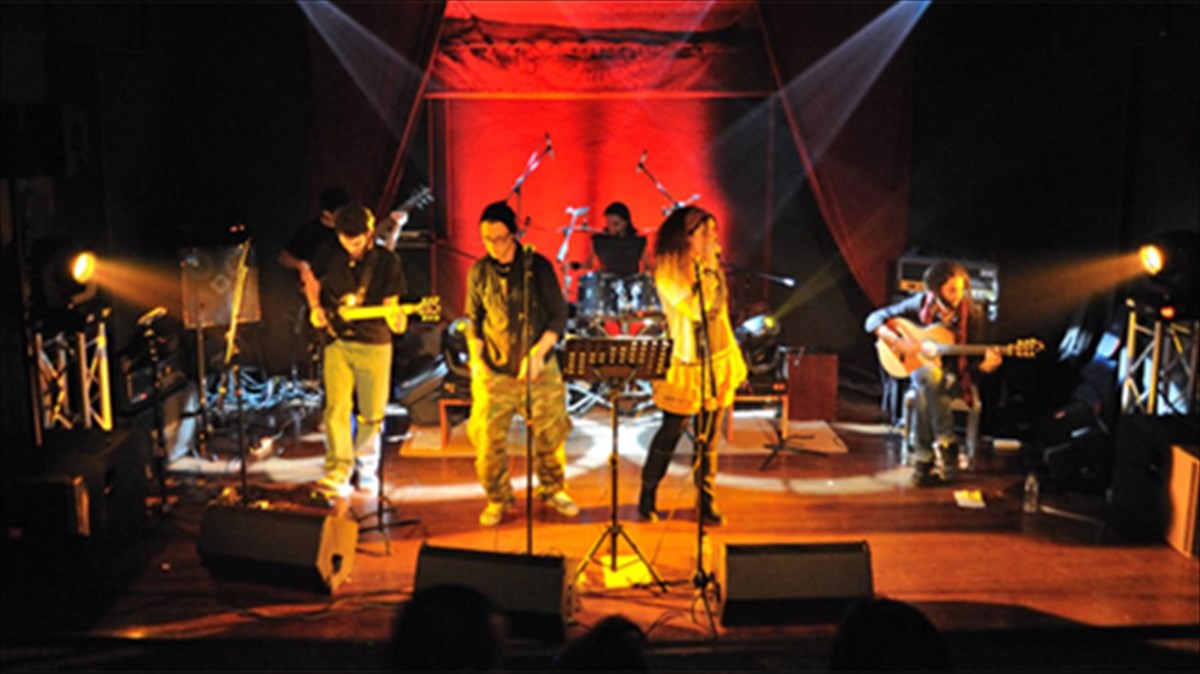 latin-ixoi-sto-athens-holiday-park