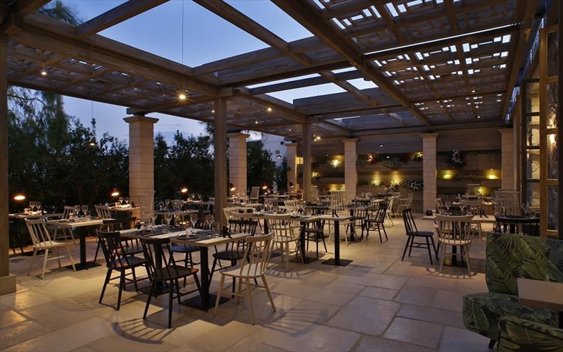 parisi-naksos-ginontai-ena-sto-barozzi