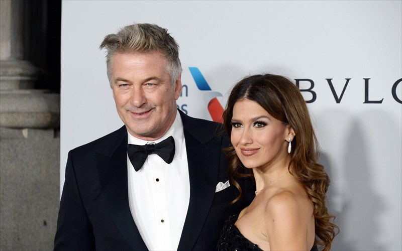 o-alec-baldwin-thelei-megaluteri-oikogeneia