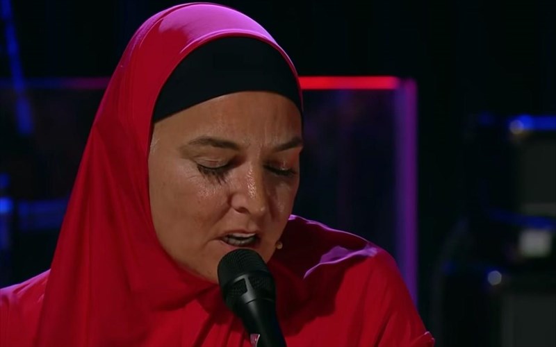 i-megaleiodis-epistrofi-tis-sinead-oconnor-epi-skinis