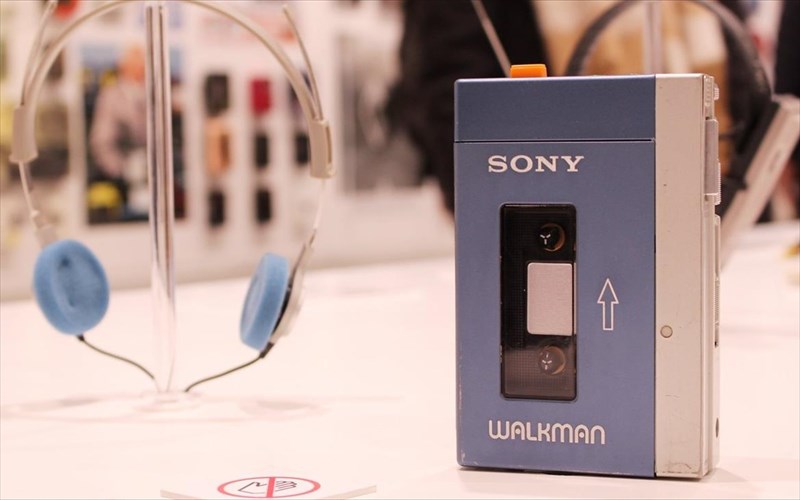 to-walkman-giortazei-40-xronia-zois