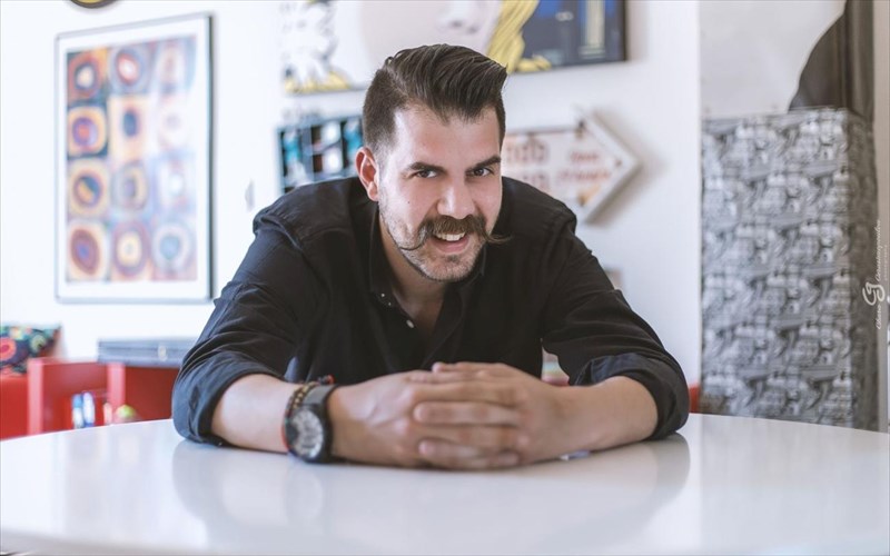 o-leuteris-eleutheriou-kai-oi-string-demons-ston-surano-tou-ilia-karella