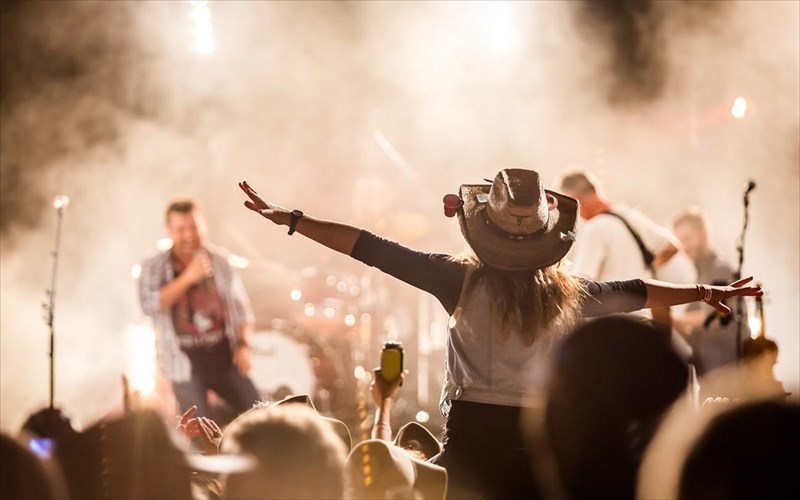 oli-i-mousiki-skini-sta-xeria-sas-me-to-e-bandgr-mousiki-skini-sta-xeria-sas-me-to-e-bandgr