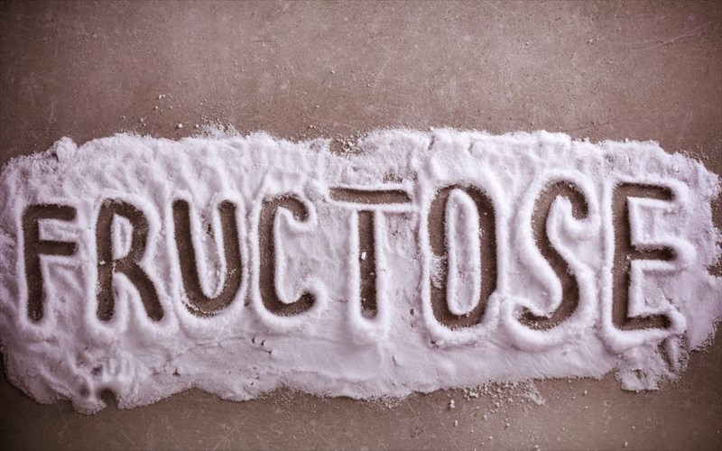 ti-sumbainei-me-ti-frouktozi