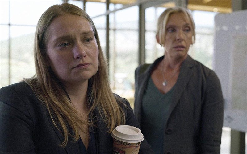 unbelievable-mia-apisteuti-istoria-stonetflix